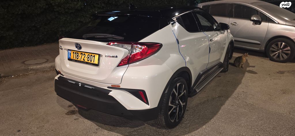 מודעת רכב טויוטה C-HR