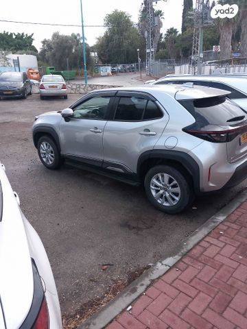 מודעת רכב טויוטה יאריס קרוס