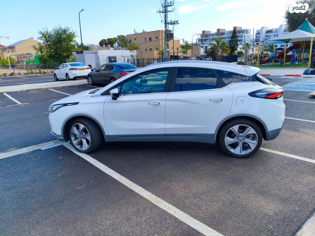 מודעת רכב ג׳ילי Geometry C