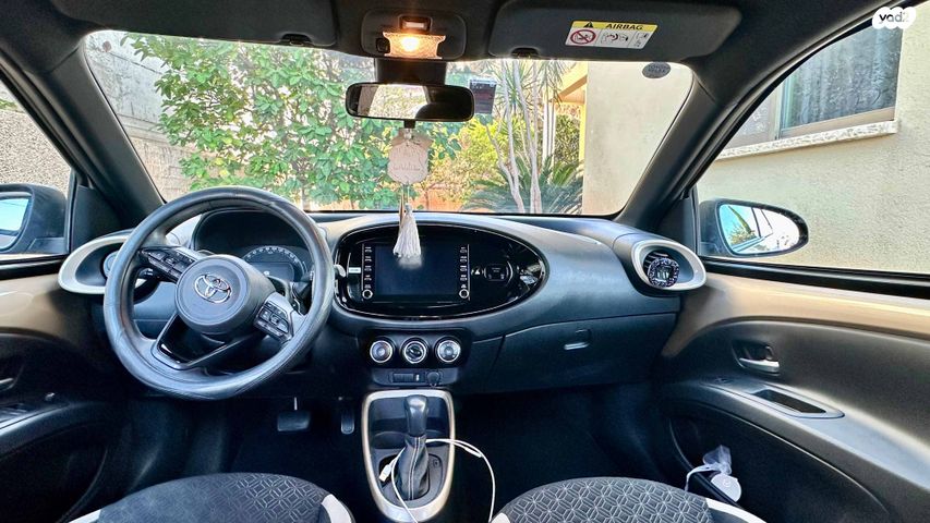 טויוטה אייגו X