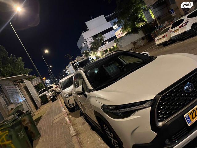 מודעת רכב טויוטה קורולה קרוס
