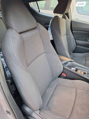 מודעת רכב טויוטה C-HR