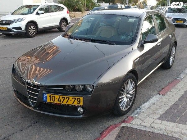 מודעת רכב אלפא רומיאו 159