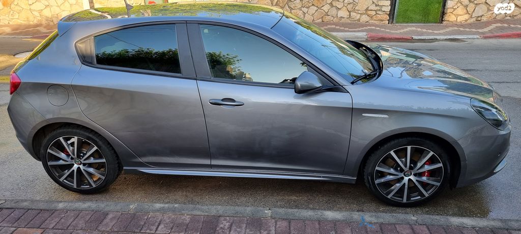 אלפא רומיאו ג'ולייטה