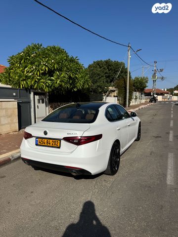 אלפא רומיאו ג'וליה