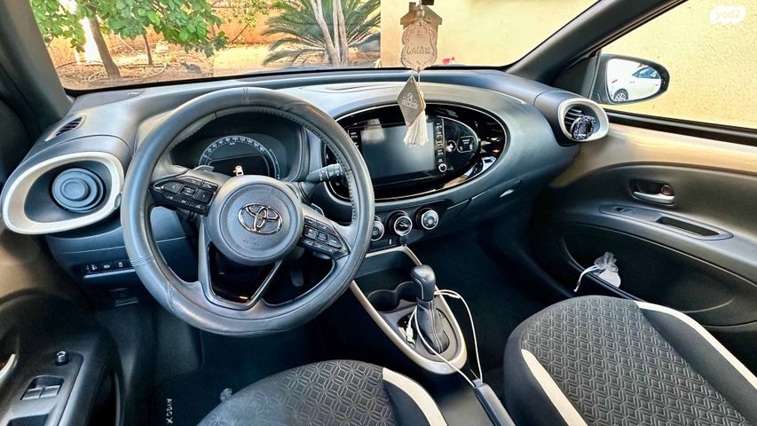 טויוטה אייגו X