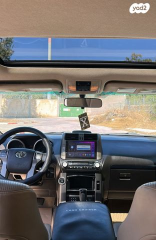 טויוטה לנד קרוזר