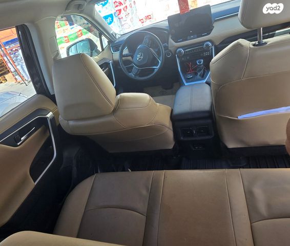 טויוטה RAV4