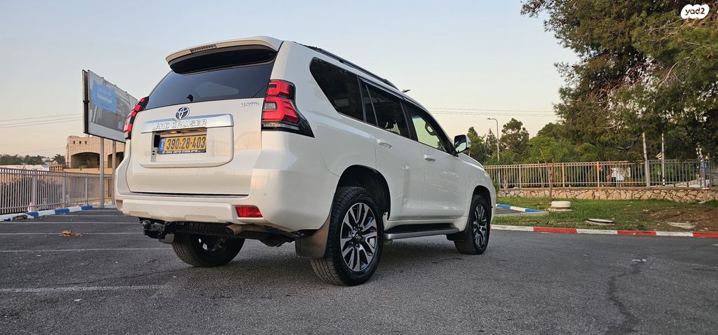 טויוטה לנד קרוזר