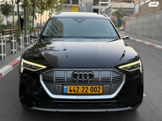 מודעת רכב אאודי E-tron