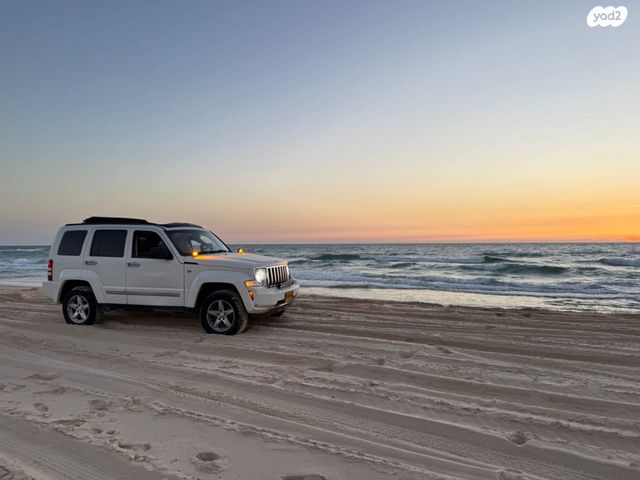 מודעת רכב ג'יפ צ'ירוקי