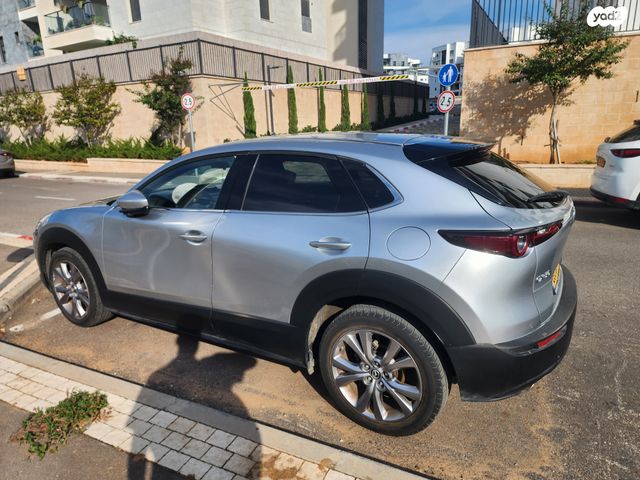 מודעת רכב מאזדה CX-30