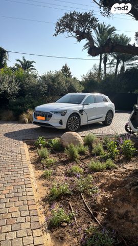 מודעת רכב אאודי E-tron