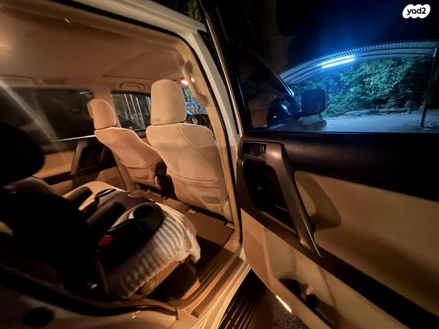 טויוטה לנד קרוזר