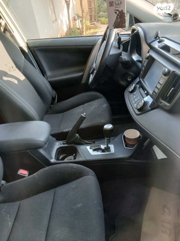טויוטה RAV4
