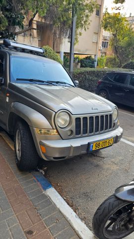 מודעת רכב ג'יפ צ'ירוקי