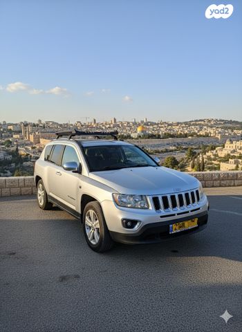 מודעת רכב ג'יפ קומפאס