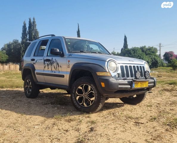 מודעת רכב ג'יפ צ'ירוקי