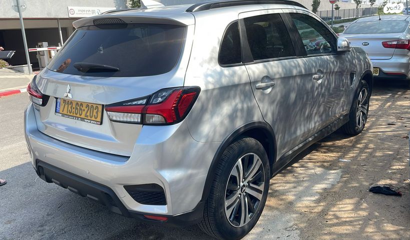 מודעת רכב מיצובישי ASX