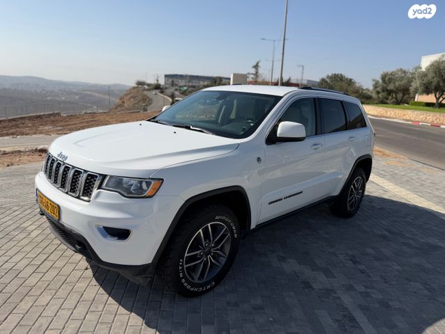 מודעת רכב ג'יפ גרנד צ'ירוקי