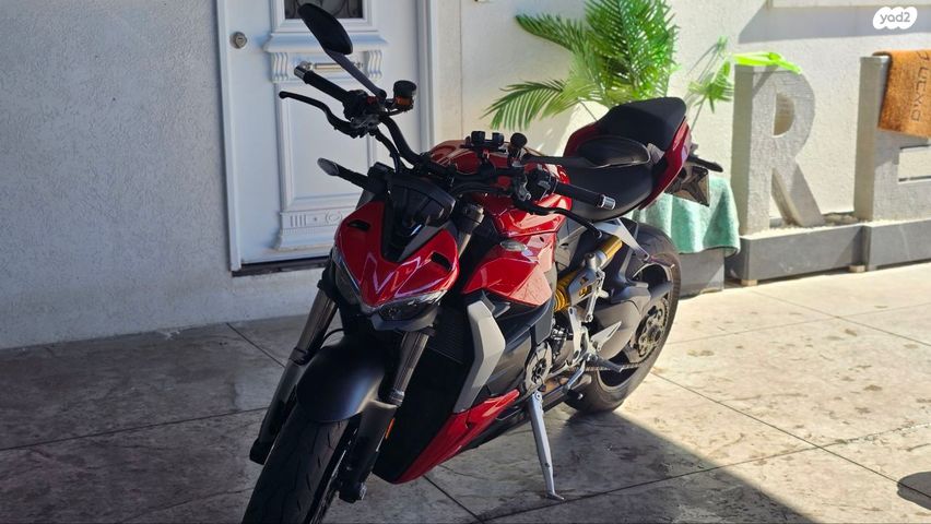 דוקאטי סטריטפייטר