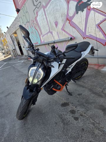 KTM Naked Duke 390