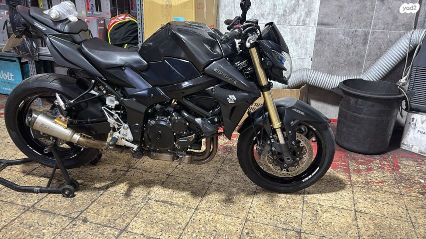 סוזוקי GSR750