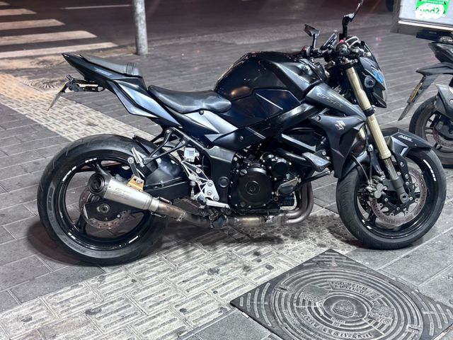 סוזוקי GSR750