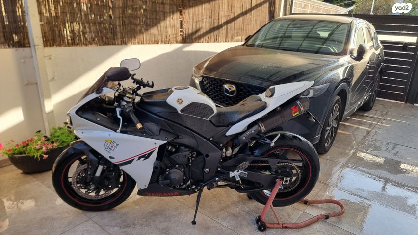 מודעת רכב ימאהה YZF-R1
