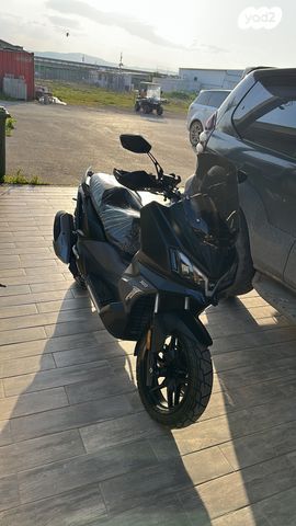 מודעת רכב סאן יאנג ADX 300