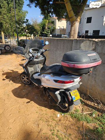 פיאג'ו MP3 300 LT