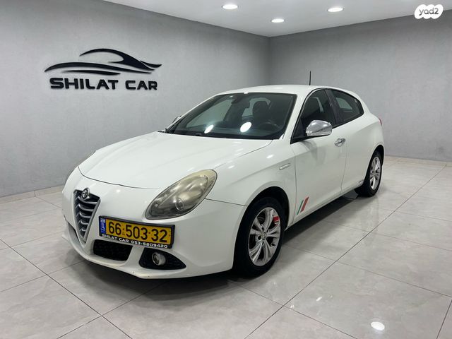 מודעת רכב אלפא רומיאו ג'ולייטה