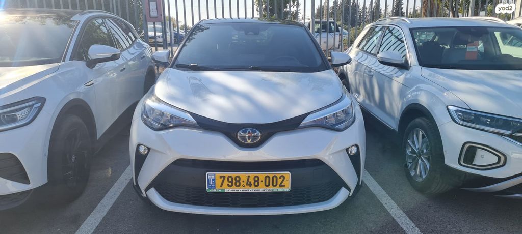 מודעת רכב טויוטה C-HR