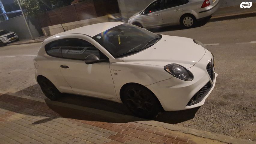 מודעת רכב אלפא רומיאו מיטו