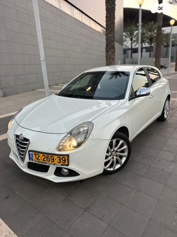 מודעת רכב אלפא רומיאו ג'ולייטה