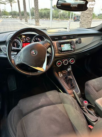 אלפא רומיאו ג'ולייטה