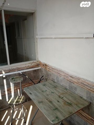 דירה, אבשלום חביב 18, ארמון הנציב, תלפיות מזרח, ירושלים