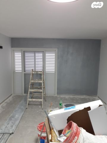 שדרות ירושלים 12