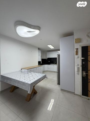 גג/ פנטהאוז, קרית שמונה 9, קרית שרת מערב, חולון