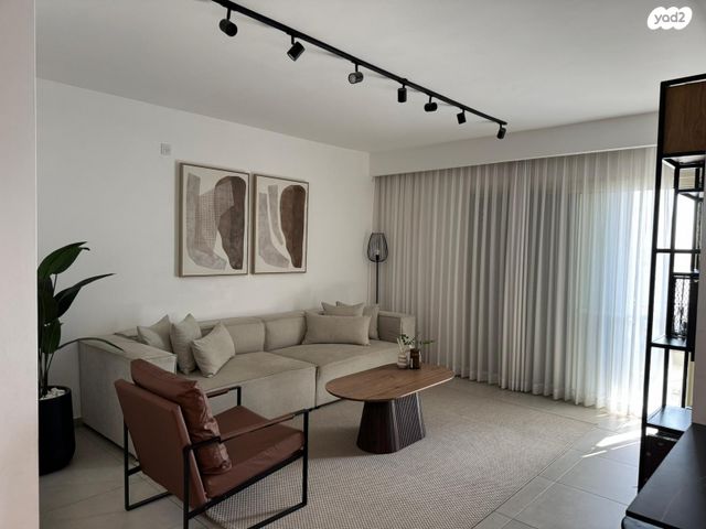 דירה, הרב אברהם קוק 19, השחר, דימונה