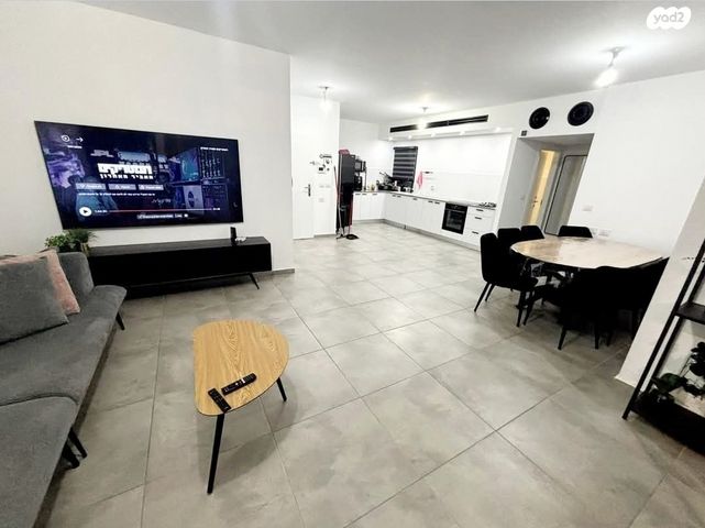 דירה, שיר השירים 56, גן יבנה מערב, גן יבנה