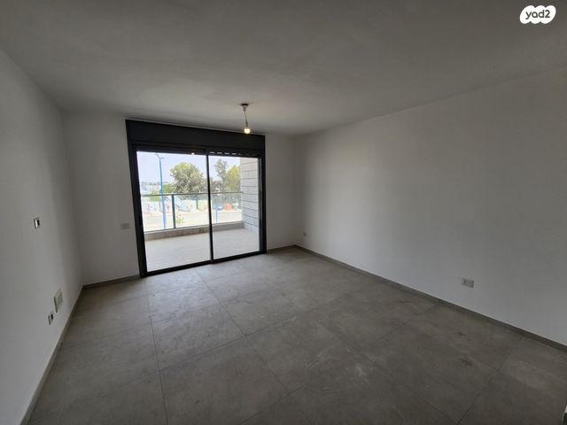 דירה, פסנתר 4, המוזיקה, שדרות