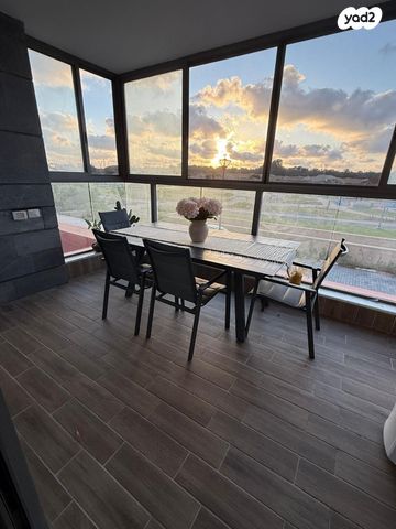 דירה, נעמי שמר 10, נאות שמיר, יבנה