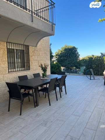 דו משפחתי, דרור 6, נווה מנחם, גבעת זאב