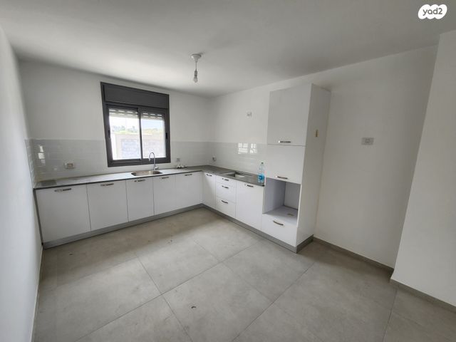 דירה, פסנתר 4, המוזיקה, שדרות