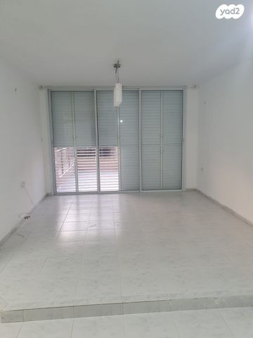 דירה, דוד צדוק 17, בן גוריון, חולון