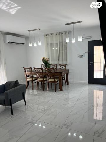 דו משפחתי, דרור 6, נווה מנחם, גבעת זאב