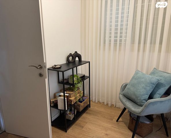 דירה, הרב אברהם קוק 19, השחר, דימונה