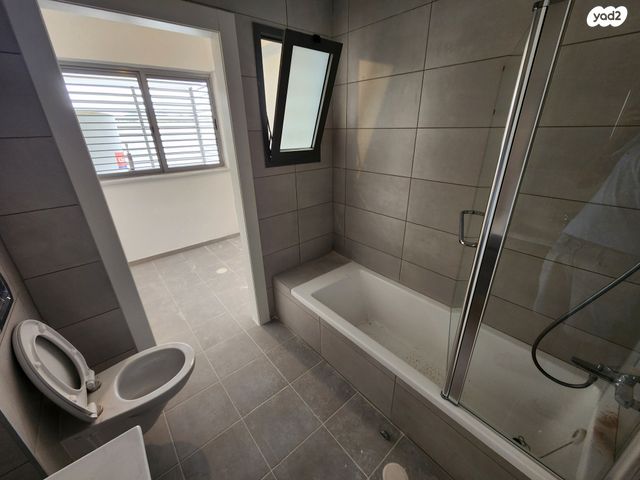 דירה, פסנתר 4, המוזיקה, שדרות