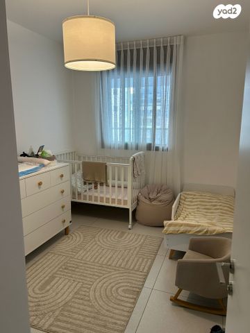 דירה, רועי קליין 10, קרית קריניצי, רמת גן